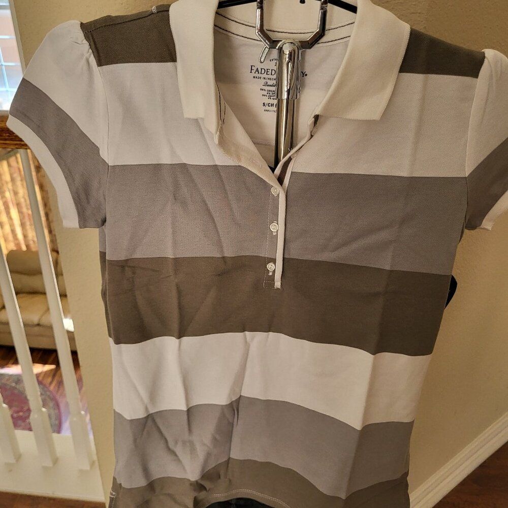 Faded Glory top, perfect for spring and summer! SIZE S